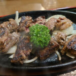 松山市の大街道で発見! 「海老肉家」のやわらかサイコロステーキでお腹いっぱいになってきた!