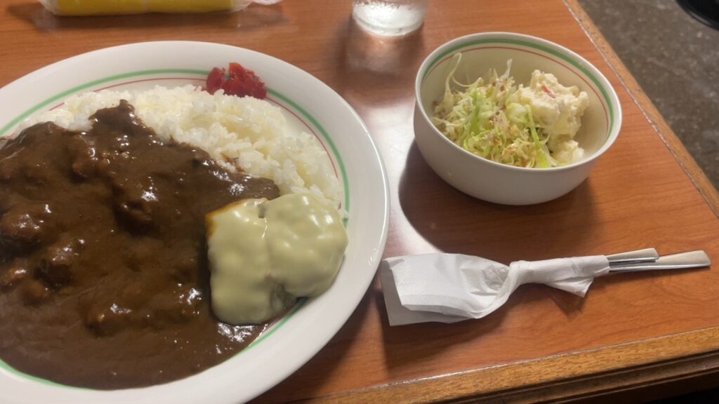 コーヒーだけじゃない！八幡浜駅近くの「ぶるまん」で「カレー（チーズハンバーグ）」を食べてきたよ！