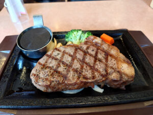 分厚い肉を食え！ 全国チェーンだけど県内唯一の「ステーキガスト