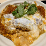 かつ丼マイスター菊池がゆく！ アプリ注文＆決済が楽ちんな「松のや」で定番の「ロースかつ丼」をスマートに食す！！