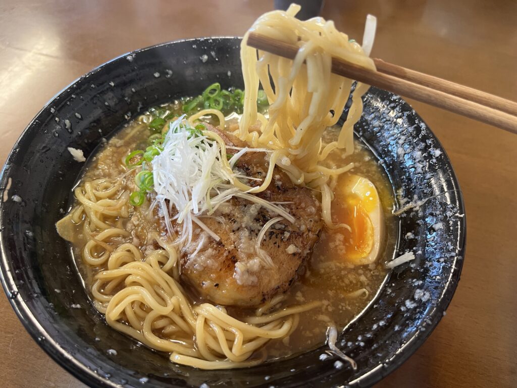 西予市野村町のラーメン屋さん「麺や一心」で「一番人気の「旨こくラーメン」を食べてきたよ！
