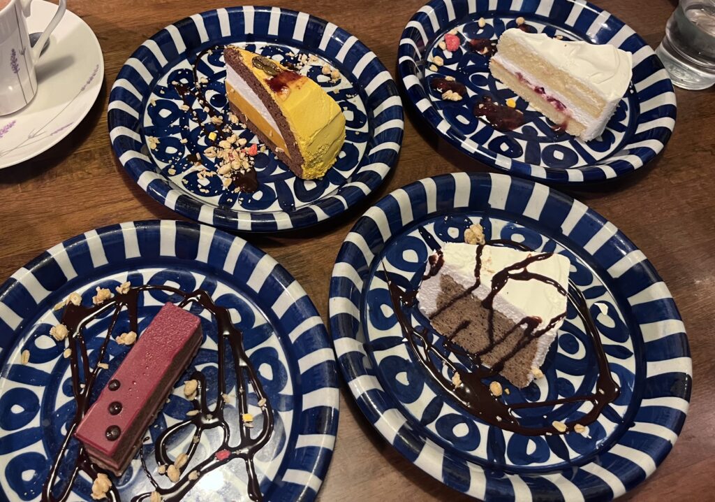 八幡浜の喫茶店「ウインピー」で「ケーキセット」を注文してのんびりティータイム！