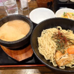 見た目も味も熱々! 松山市の「風雲丸」で「石焼き濃厚つけ麺」を食べてきた!