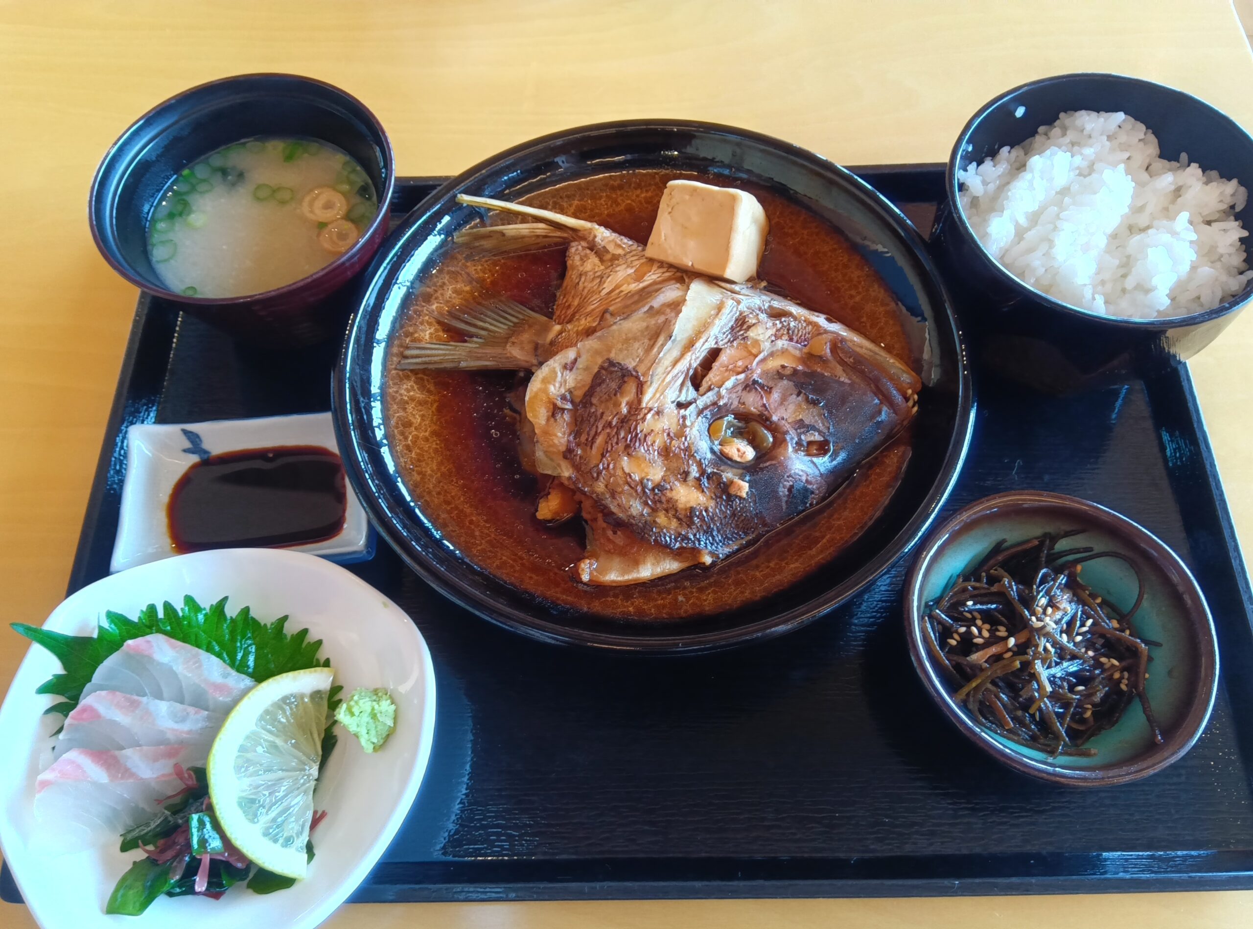 佐田岬の絶景が楽しめる「しらす食堂はなはな」で「鯛のあら煮定食」を食べてきたよ!